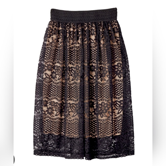 METROWEAR Lace Skirt Size S